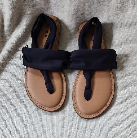 BNWT Torrid Black Elastic Stretch Sandals sz 8W - Picture 2 of 5